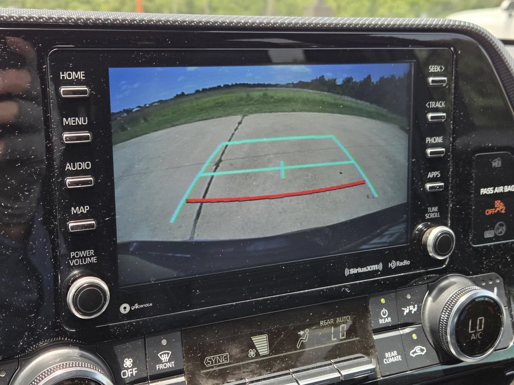 Used 2022 Toyota Highlander XSE FWD image 17