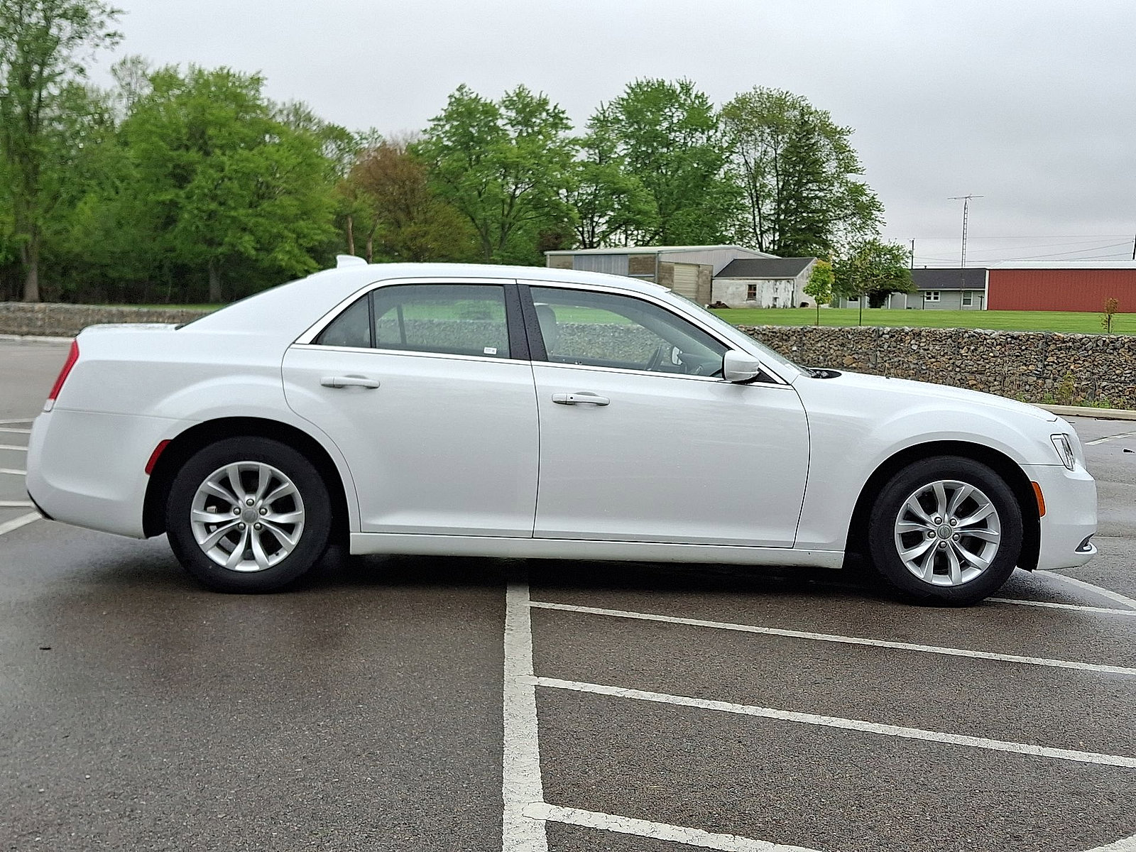 Used 2015 Chrysler 300 Limited RWD image 25
