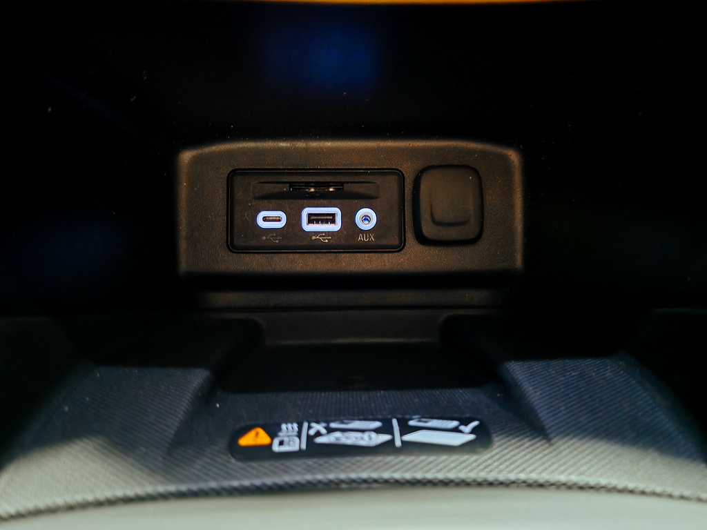 Used 2020 Chevrolet Equinox Premier FWD image 30