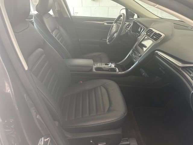 Used 2018 Ford Fusion SE w/ Fusion SE Technology Package FWD image 22