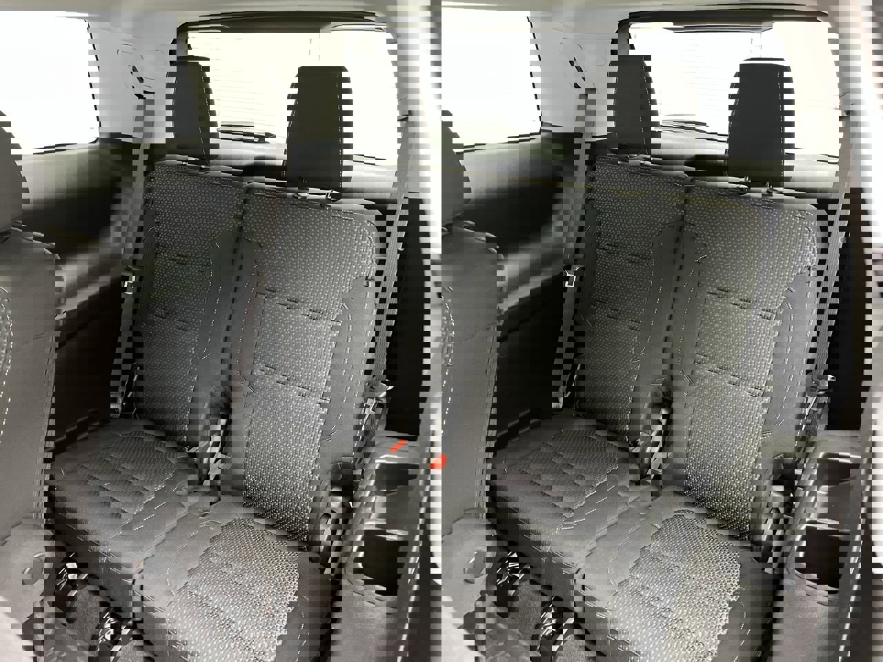 Certified 2023 GMC Acadia SLE w/ Driver Convenience Package image 13