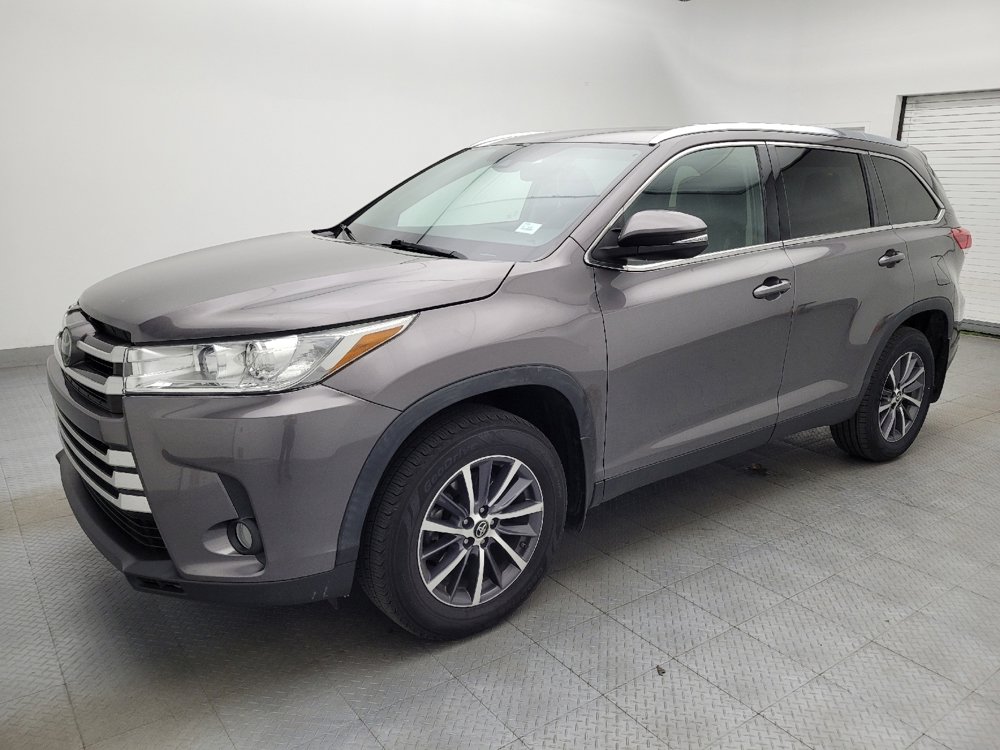 Used 2019 Toyota Highlander XLE AWD/4WD image 2