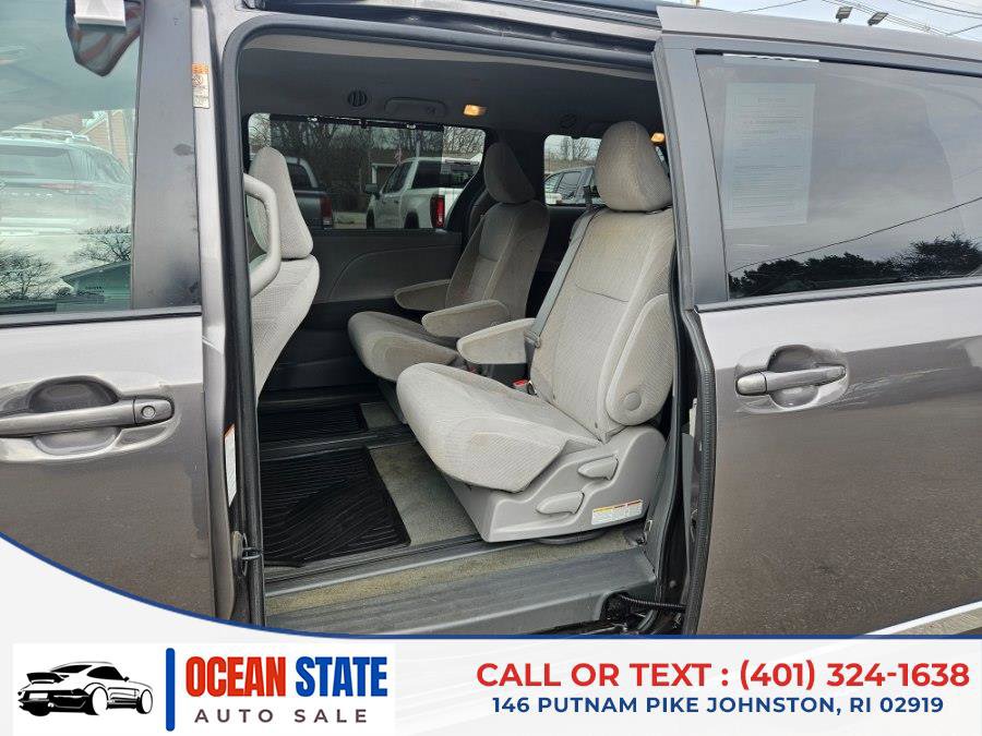 Used 2017 Toyota Sienna LE FWD image 11