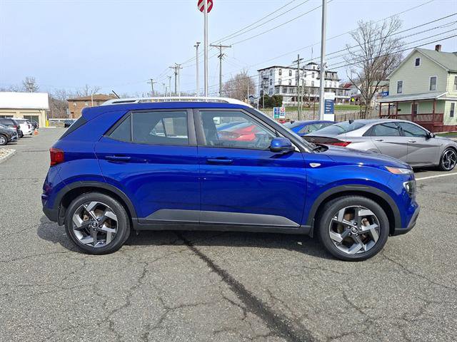 Certified 2024 Hyundai Venue SEL FWD image 25