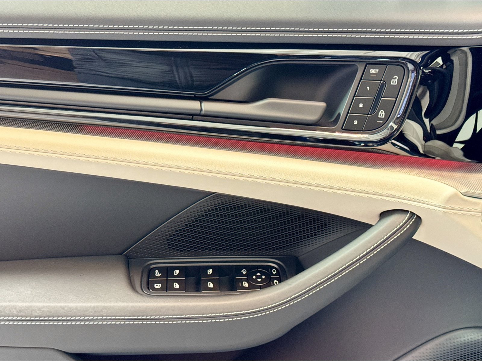 New 2026 Porsche Panamera 4 AWD/4WD image 11