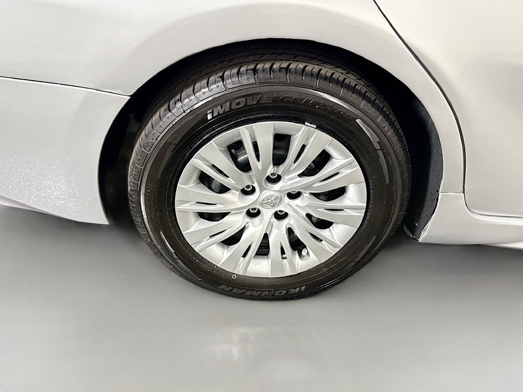 Used 2022 Toyota Camry SE w/ Convenience Package FWD image 32