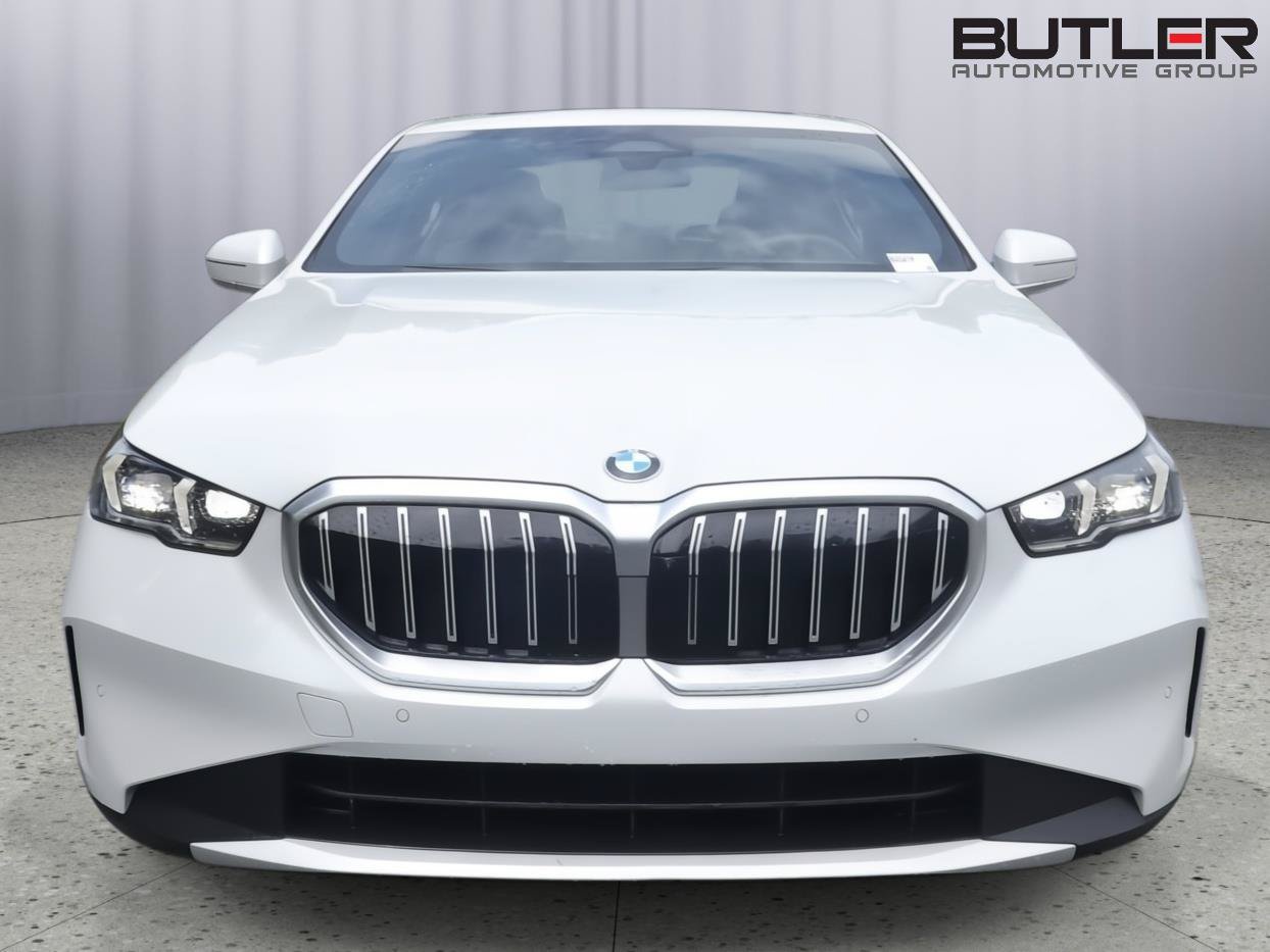 Used 2026 BMW 530i RWD image 2
