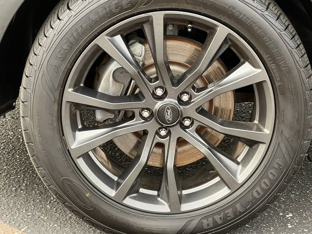 Used 2018 Ford Explorer XLT w/ Equipment Group 202A AWD/4WD image 8
