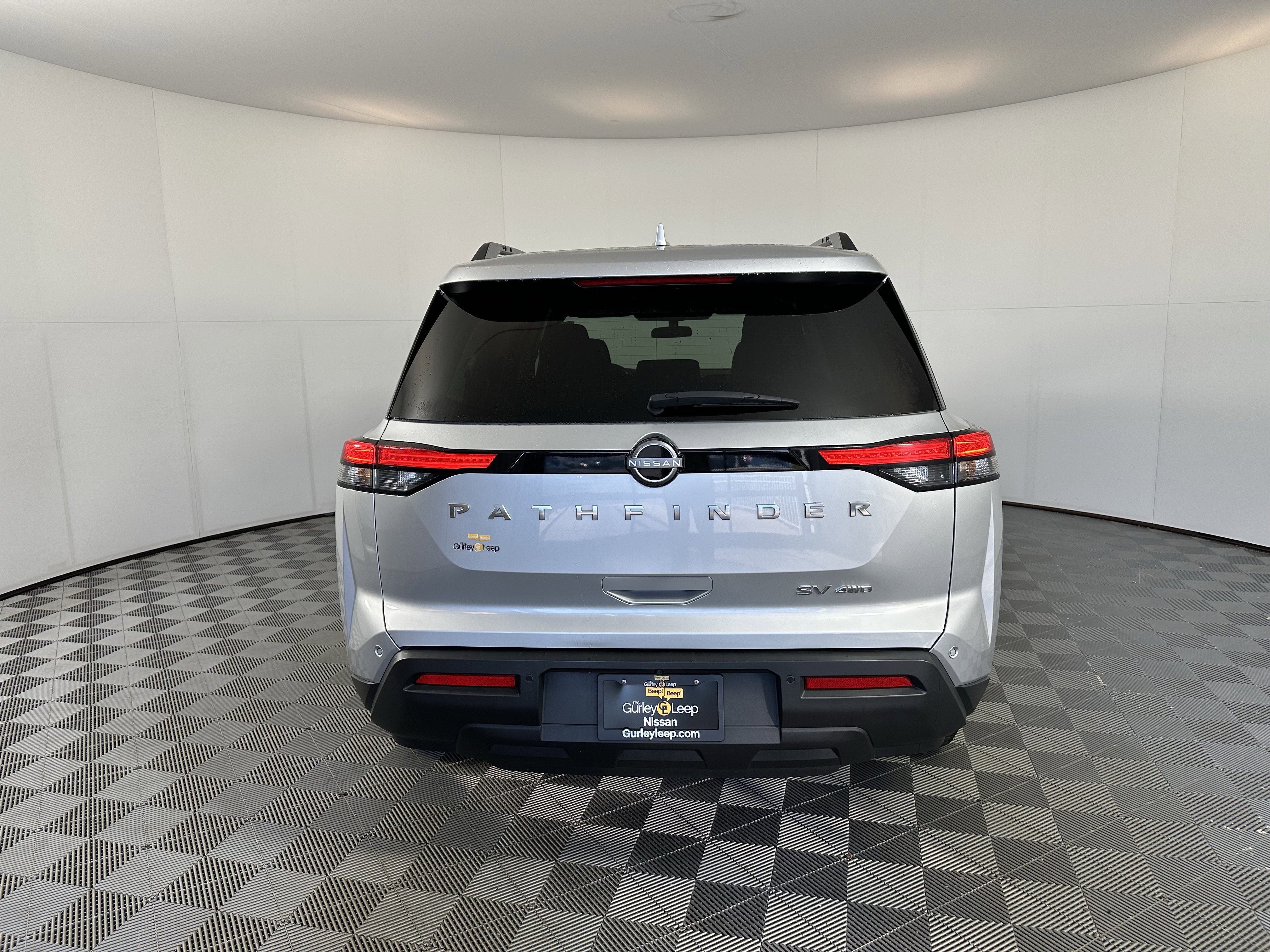 Used 2023 Nissan Pathfinder SV image 10