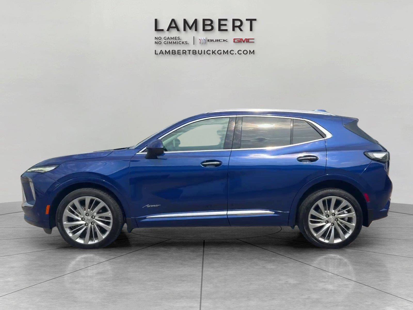 Used 2024 Buick Envision Avenir AWD/4WD image 2