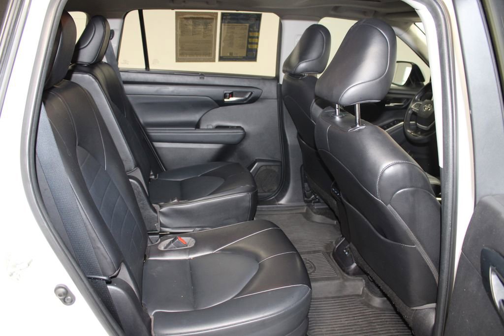Used 2022 Toyota Highlander XLE image 31
