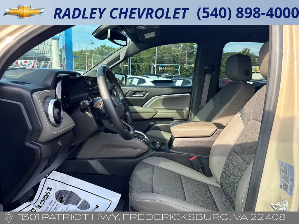 Used 2024 Chevrolet Colorado ZR2 w/ Technology Package AWD/4WD image 3