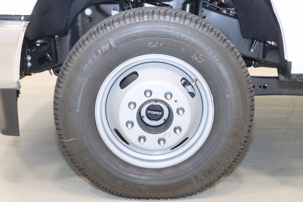 New 2025 Ford F350 XL w/ XL Chrome Package image 30