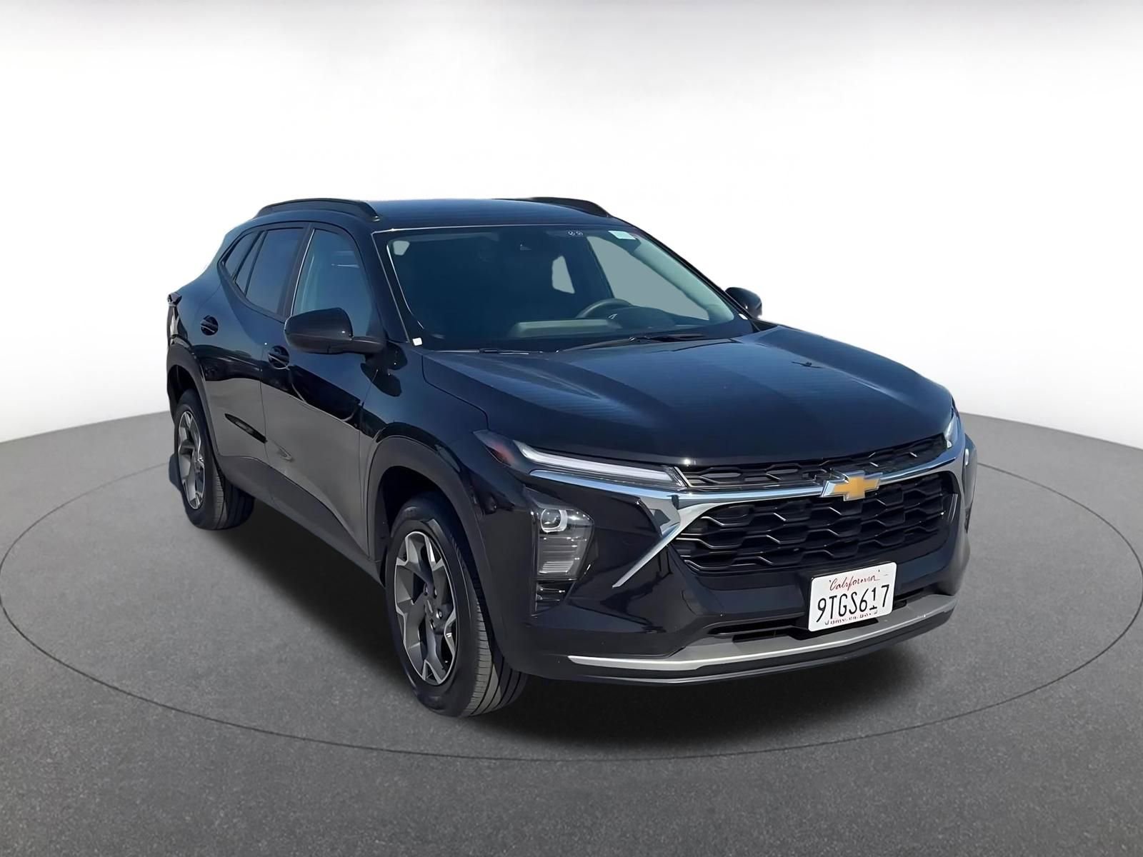 Used 2025 Chevrolet Trax LT image 3