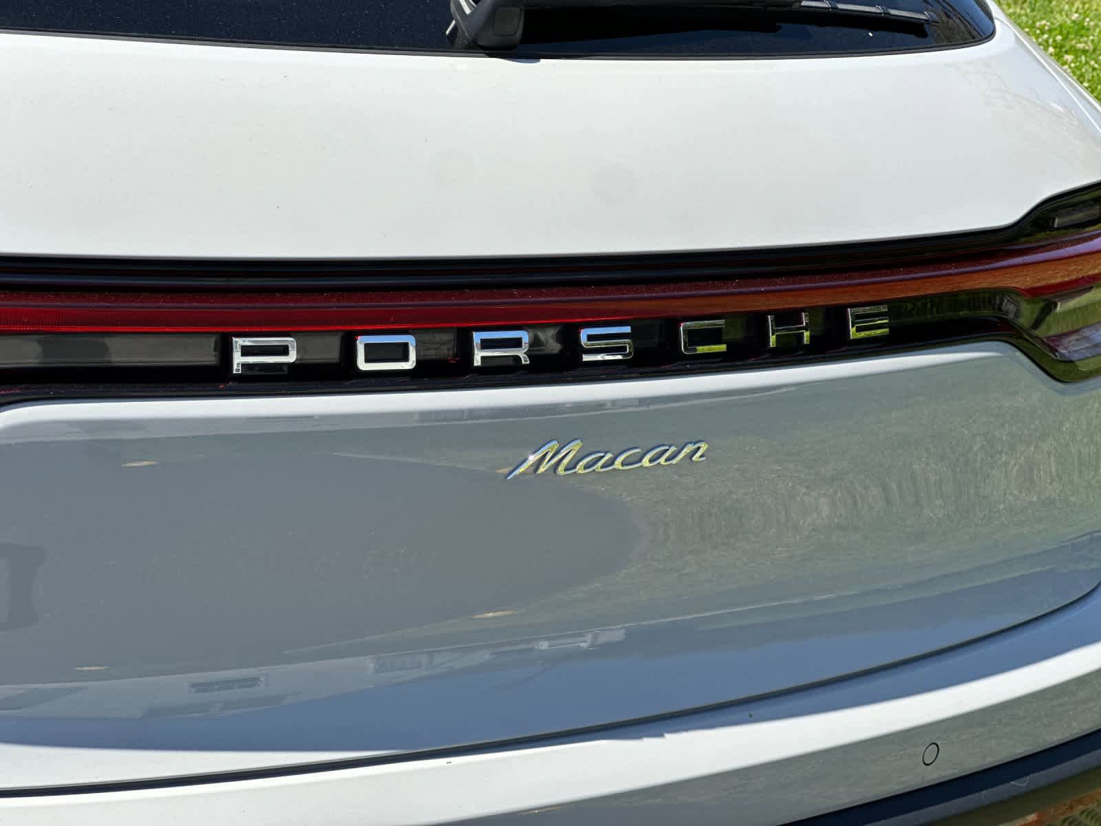 Certified 2025 Porsche Macan AWD/4WD image 31