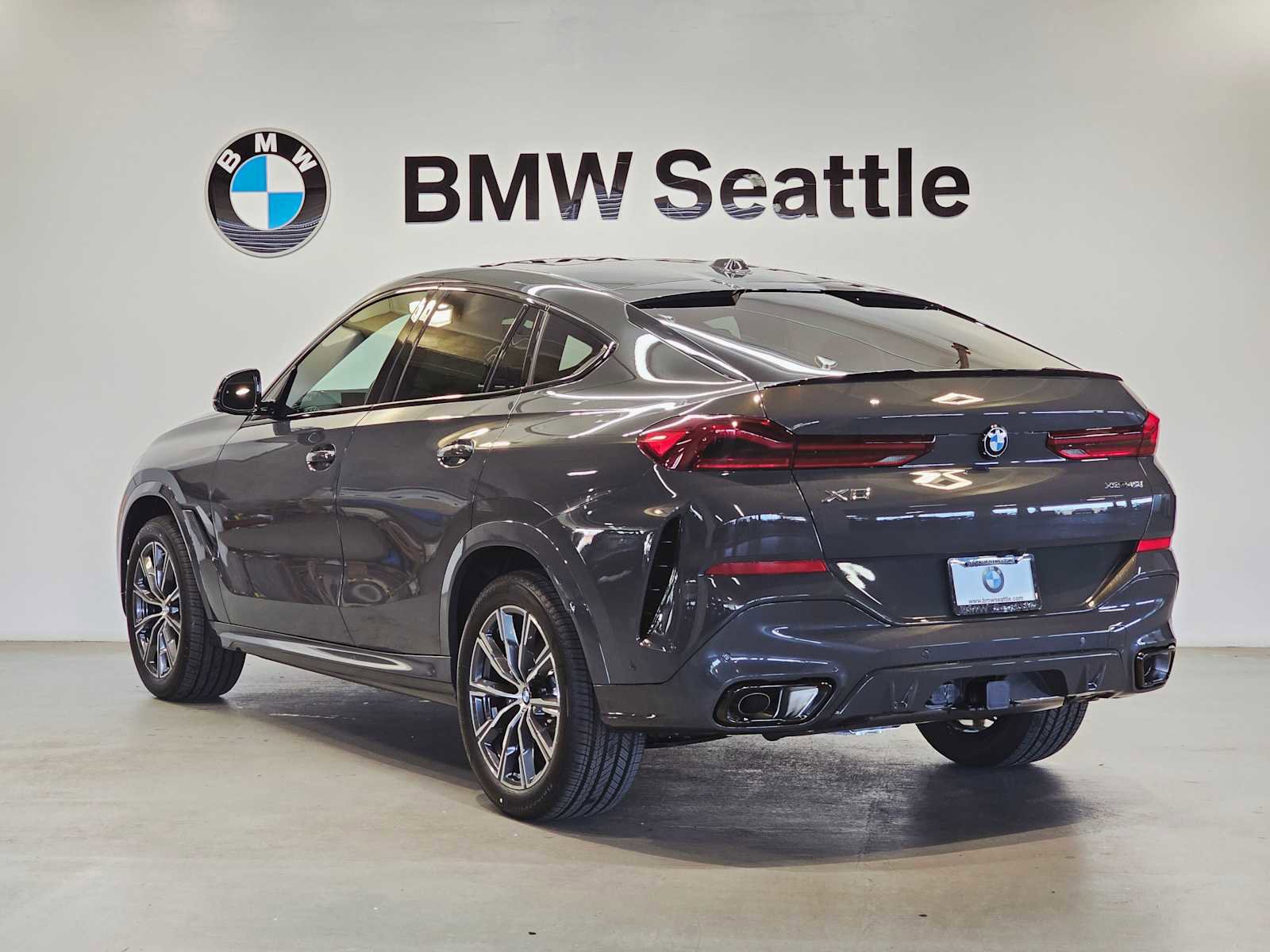 New 2026 BMW X6 xDrive40i w/ Executive Package image 4