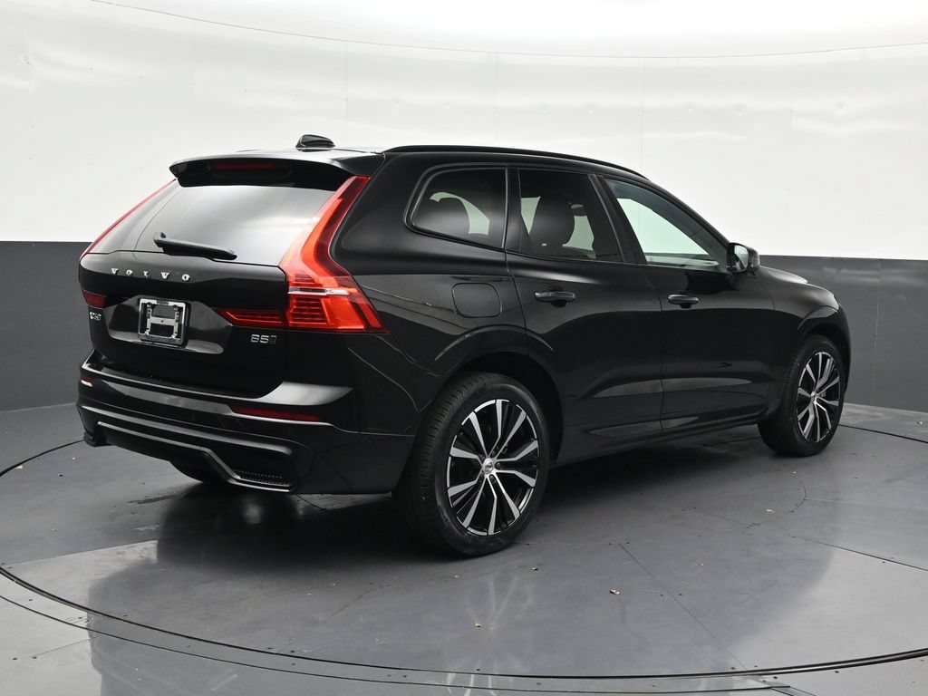 Certified 2024 Volvo XC60 B5 Plus w/ Climate Package AWD/4WD image 6