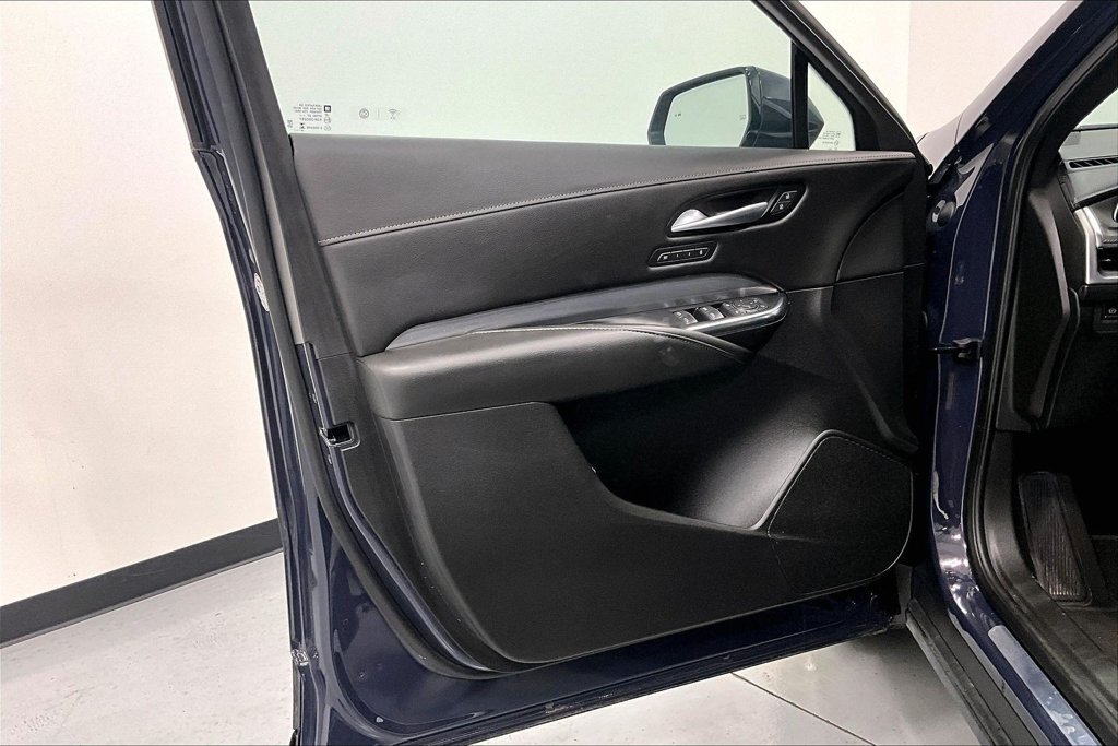 Used 2025 Cadillac XT4 Premium Luxury AWD/4WD image 17