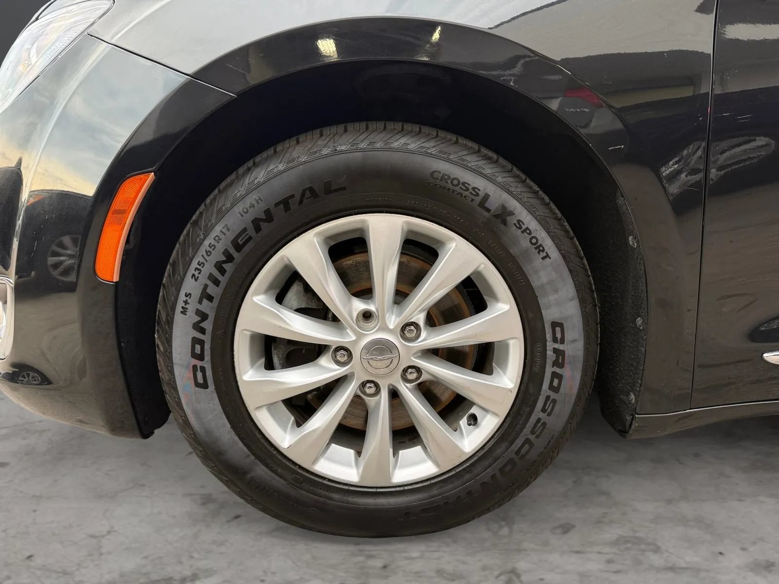 Used 2019 Chrysler Pacifica Touring-L FWD image 43