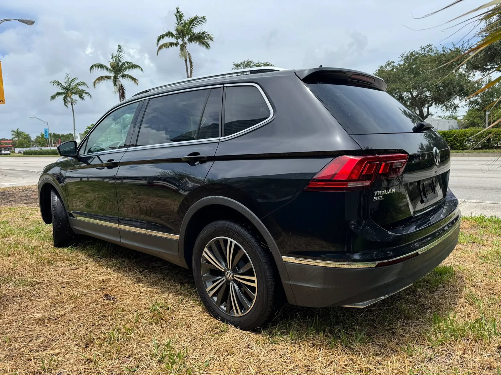 Used 2018 Volkswagen Tiguan SEL FWD image 6