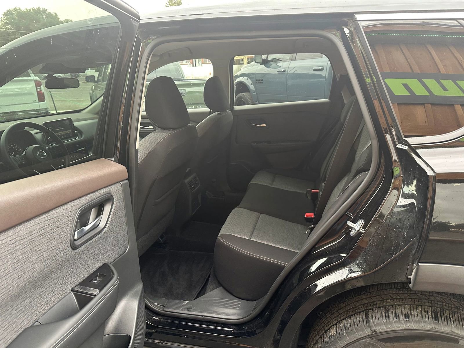 Used 2021 Nissan Rogue SV image 15