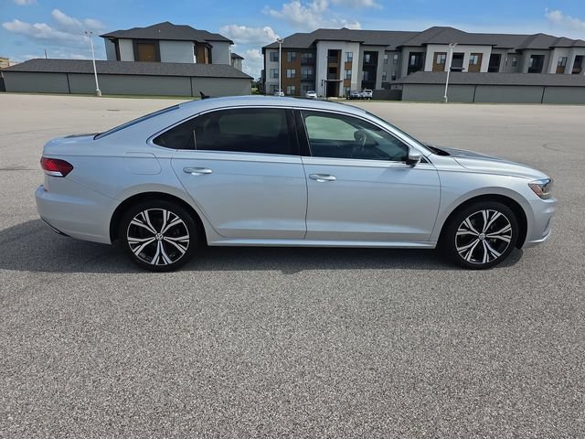 Used 2021 Volkswagen Passat 2.0T SE FWD image 14