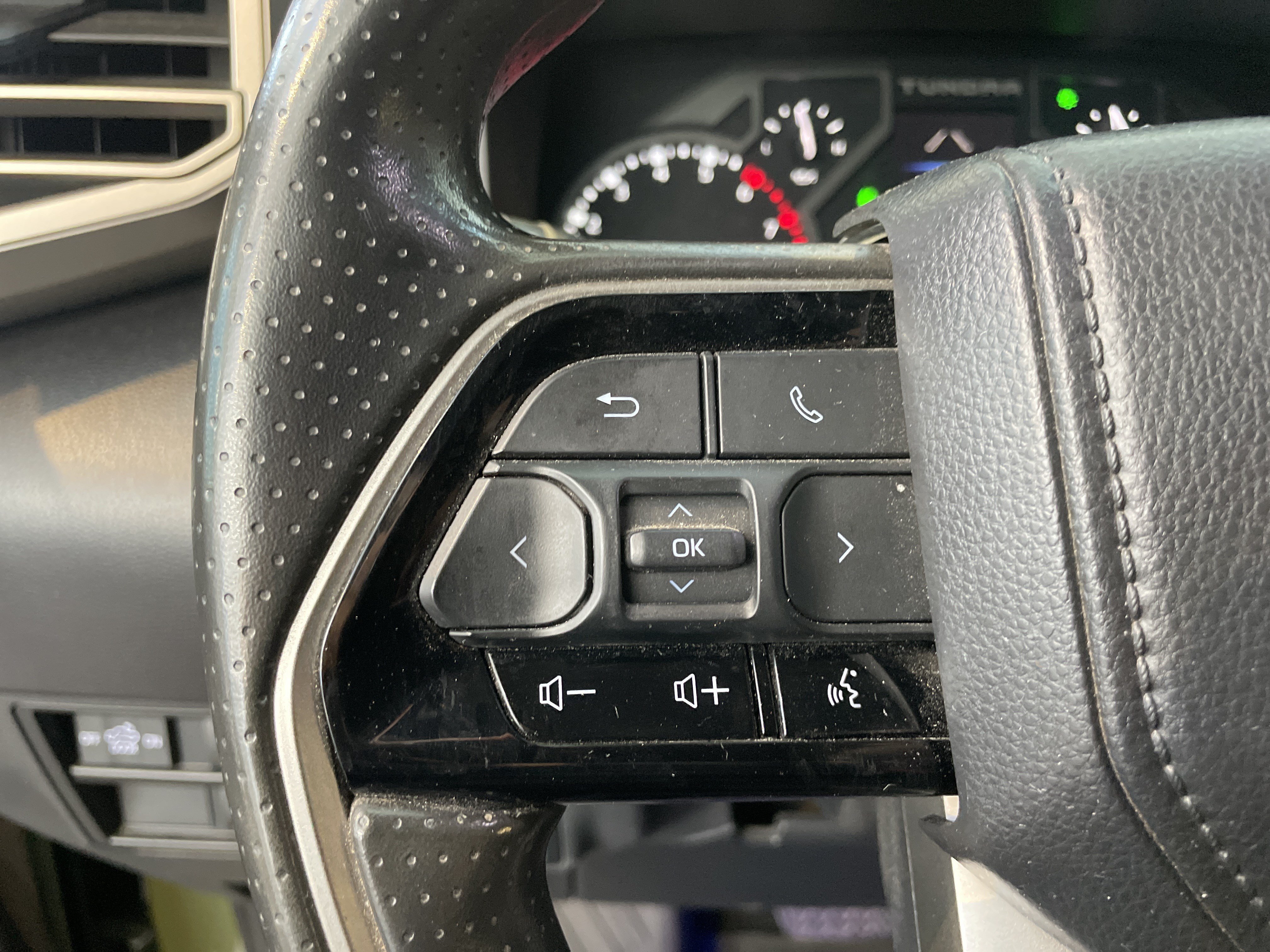 Used 2023 Toyota Tundra SR5 w/ SR5 Convenience Package AWD/4WD image 20