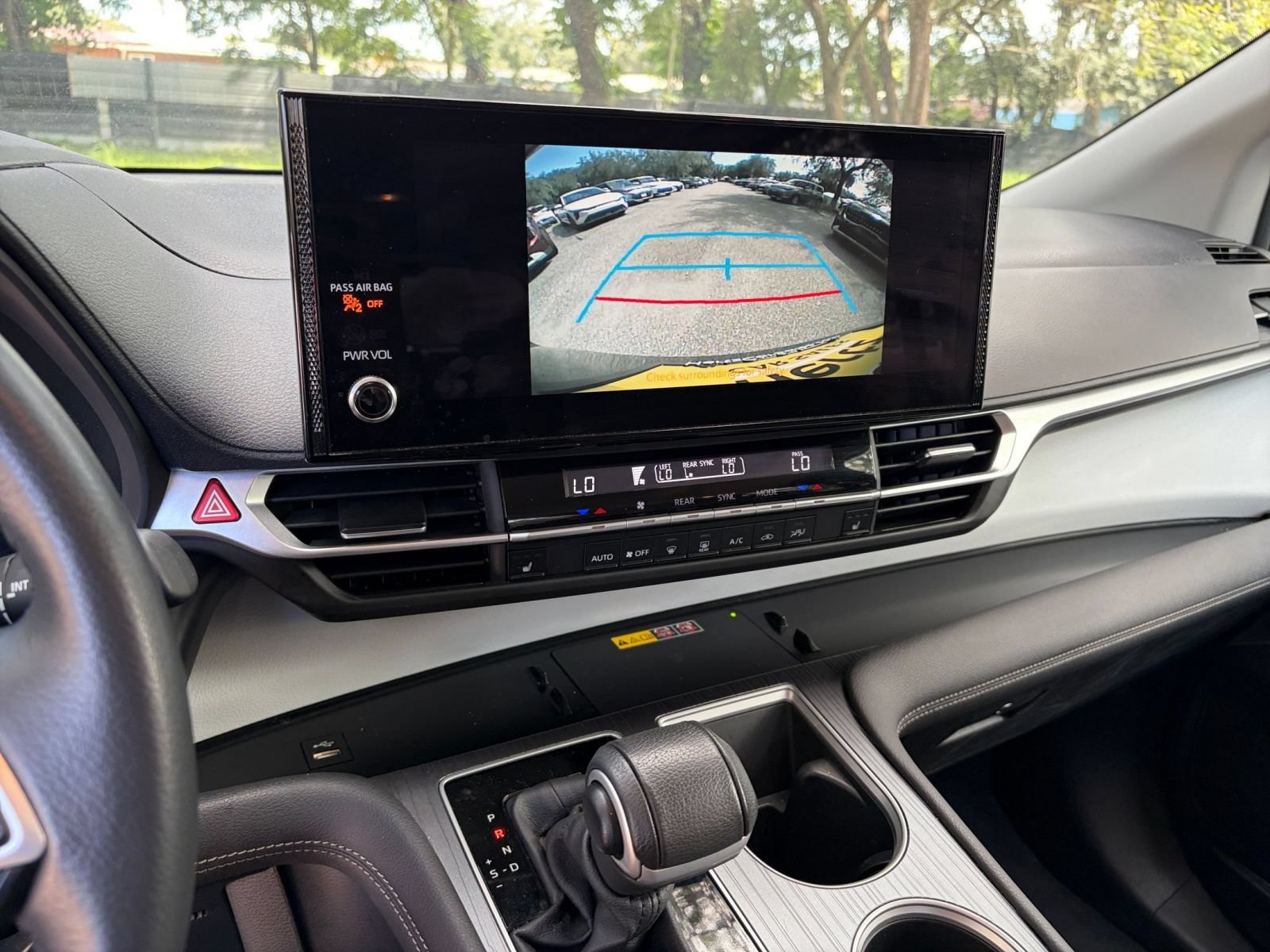 Used 2025 Toyota Sienna XLE FWD image 16