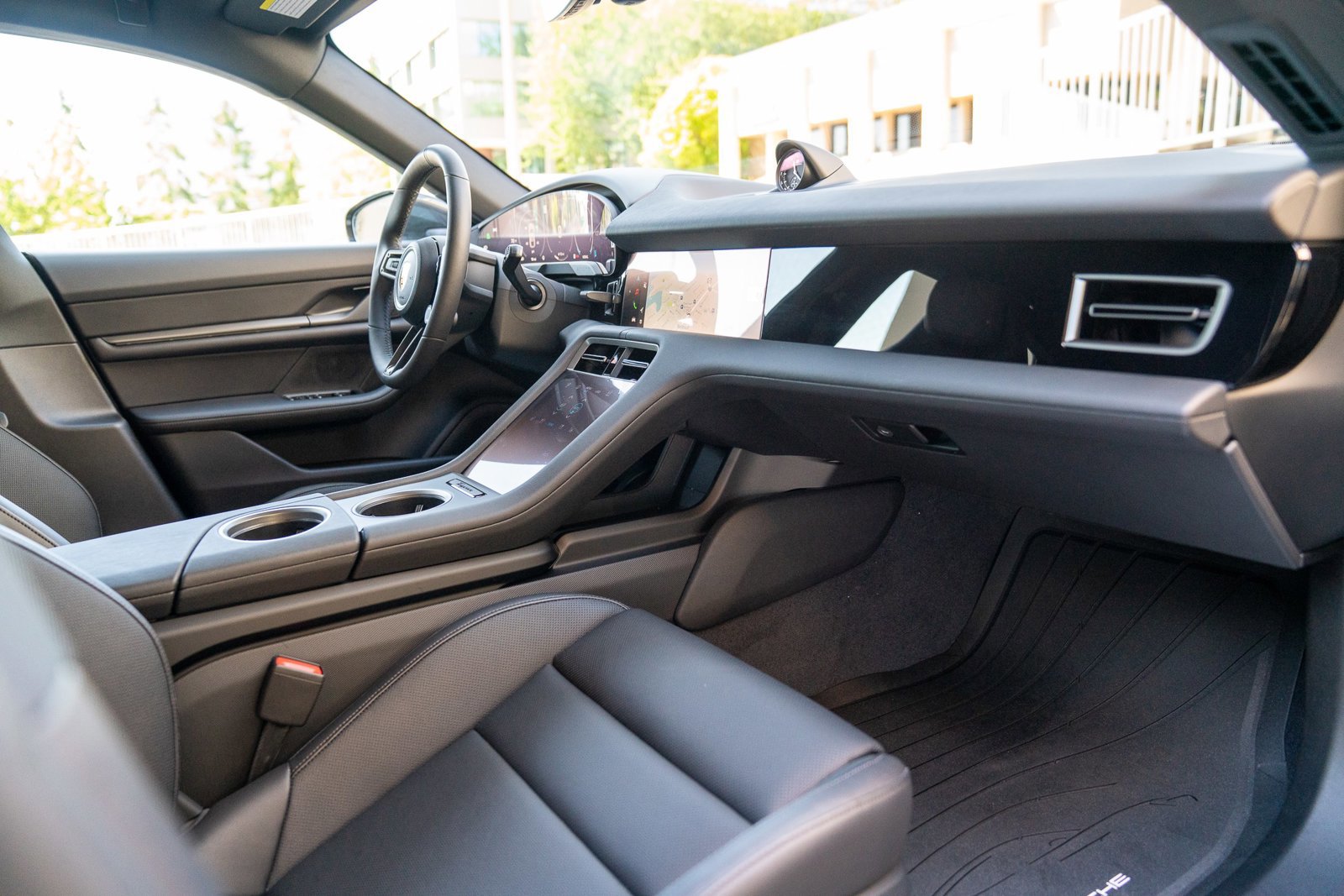 Used 2025 Porsche Taycan image 22