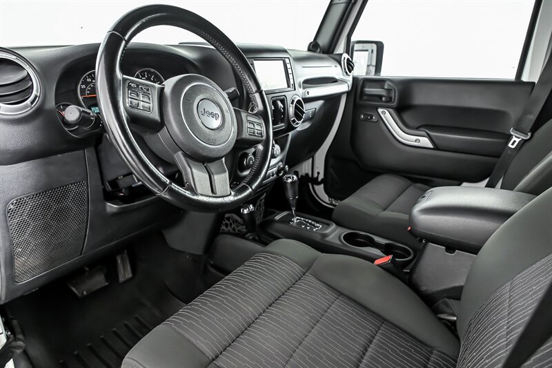 Used 2012 Jeep Wrangler Unlimited Sahara w/ Connectivity Group AWD/4WD image 14