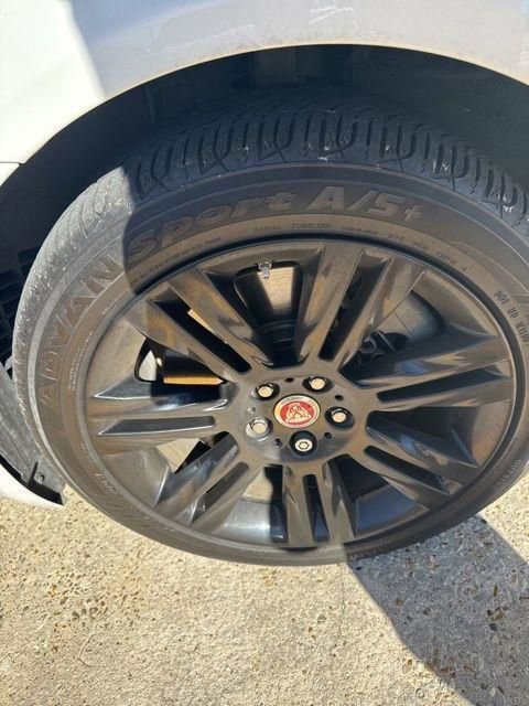 Used 2019 Jaguar XF Premium image 21