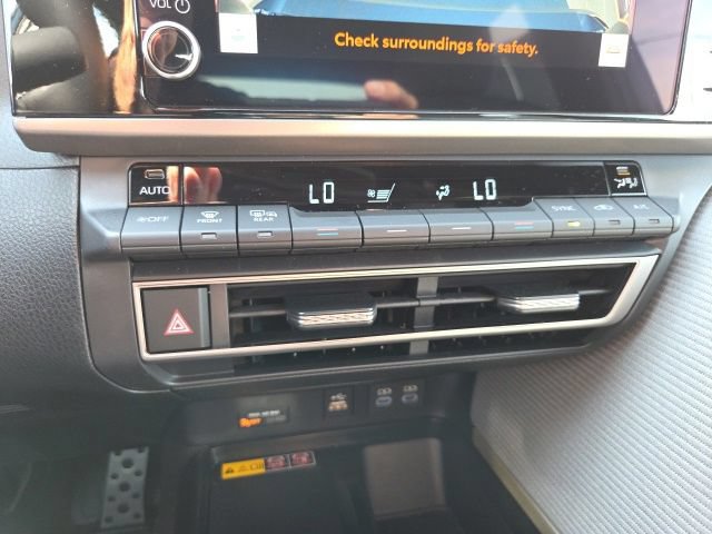 Used 2026 Toyota Camry SE FWD image 17