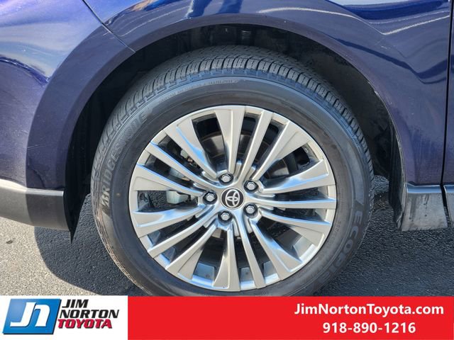 Used 2022 Toyota Venza XLE image 14