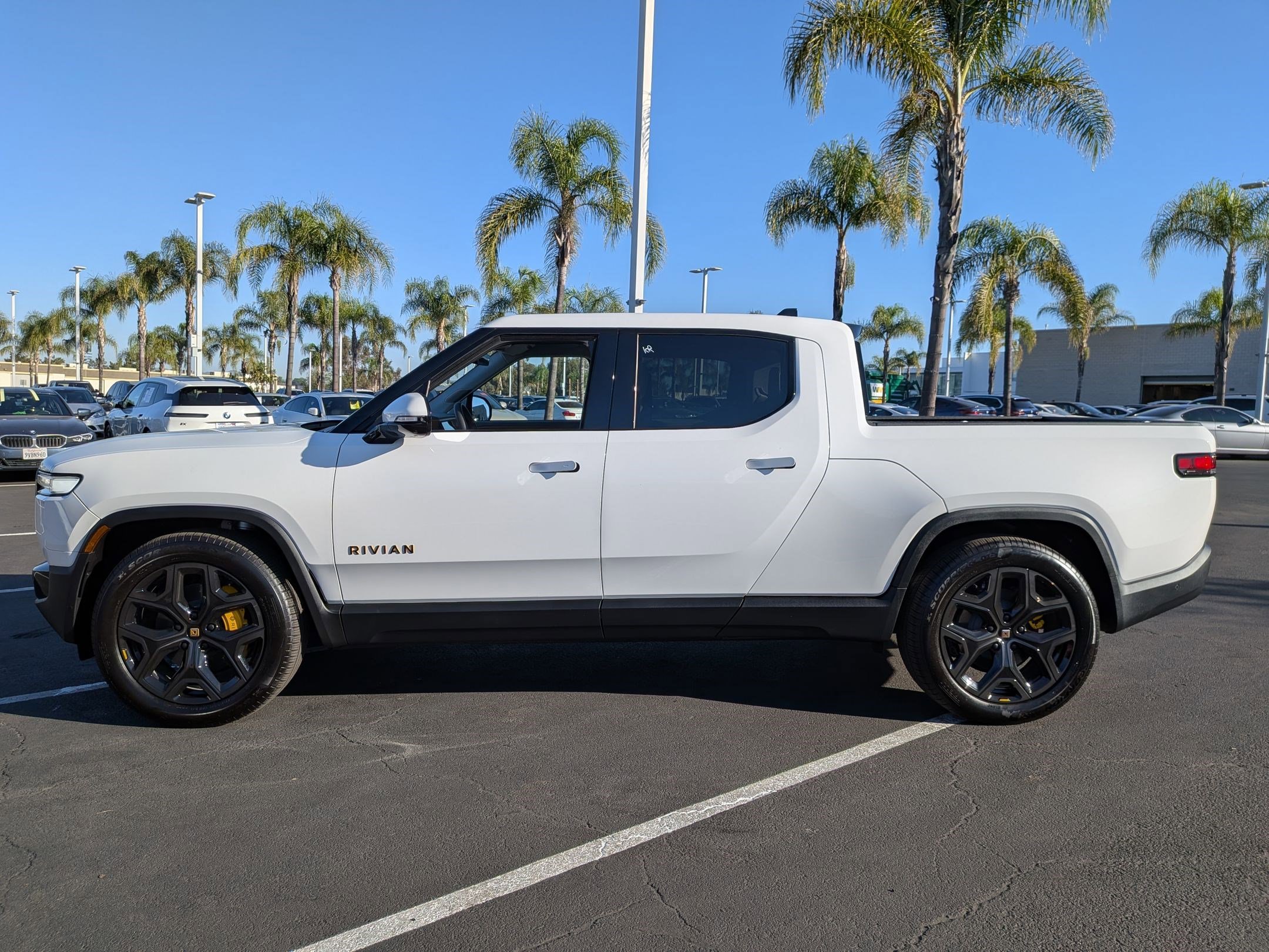 Used 2026 Rivian R1T Premium image 7