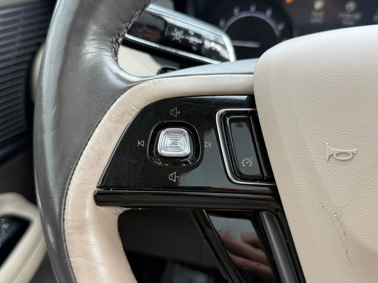 Used 2022 Lincoln Corsair AWD w/ Premium Package image 19