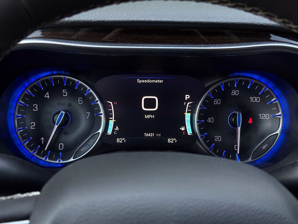 Used 2023 Chrysler Pacifica Limited FWD image 32