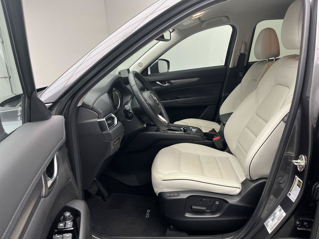 Certified 2025 MAZDA CX-5 AWD 2.5 S w/ Preferred Package image 3