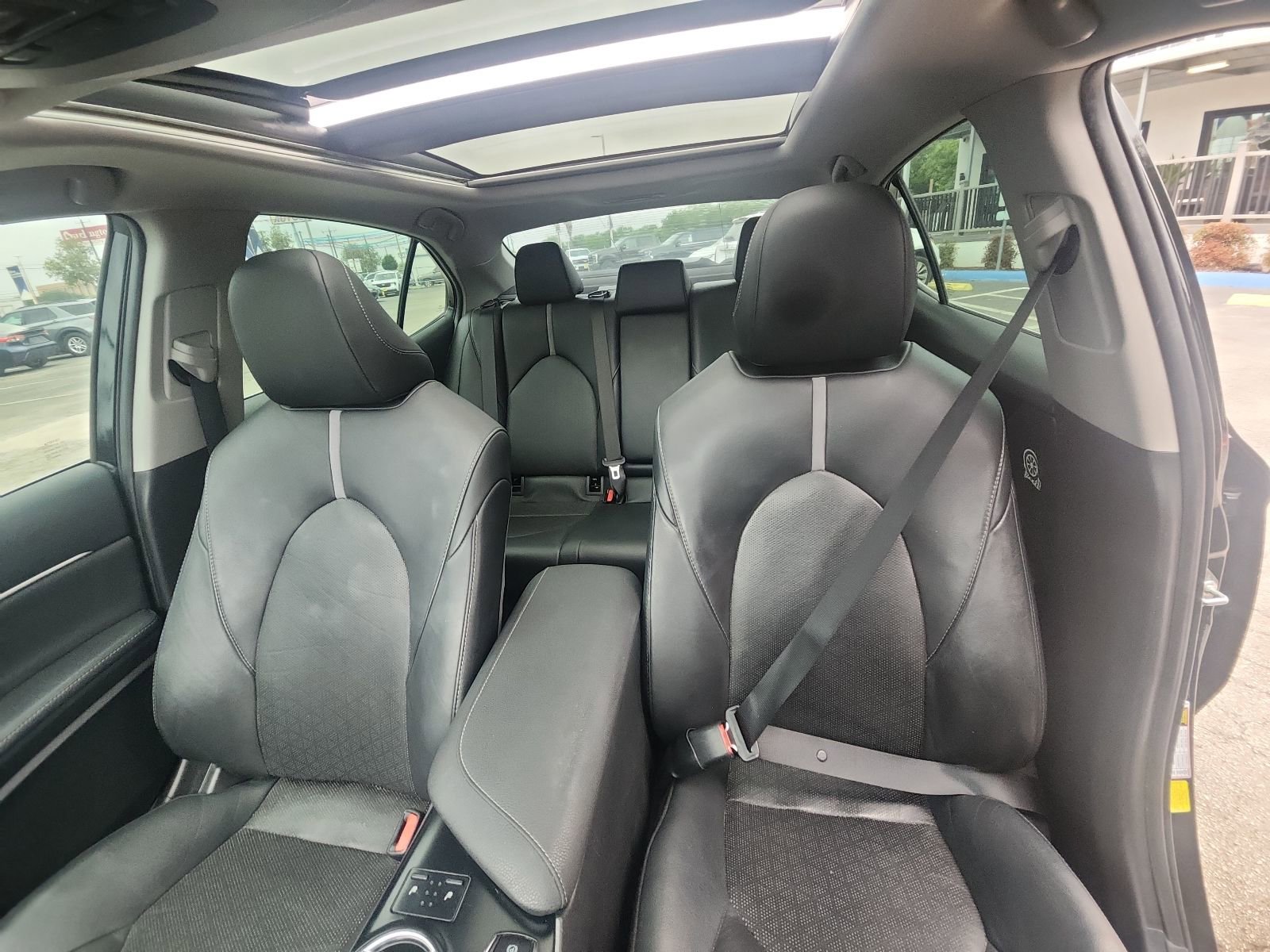 Used 2020 Toyota Camry XSE FWD image 13