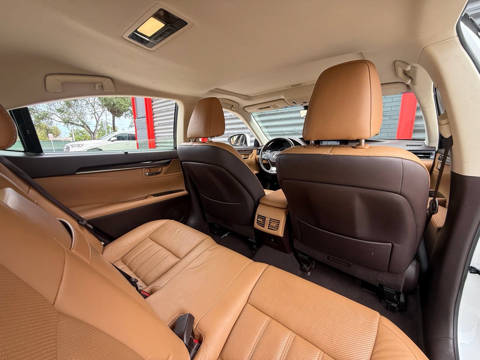 Used 2016 Lexus ES 300h w/ Ultra Luxury Package FWD image 38