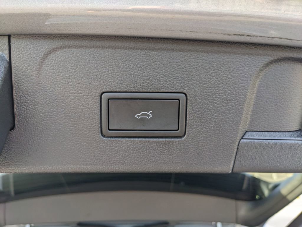 Used 2025 Volkswagen Atlas SEL Premium R-Line image 13