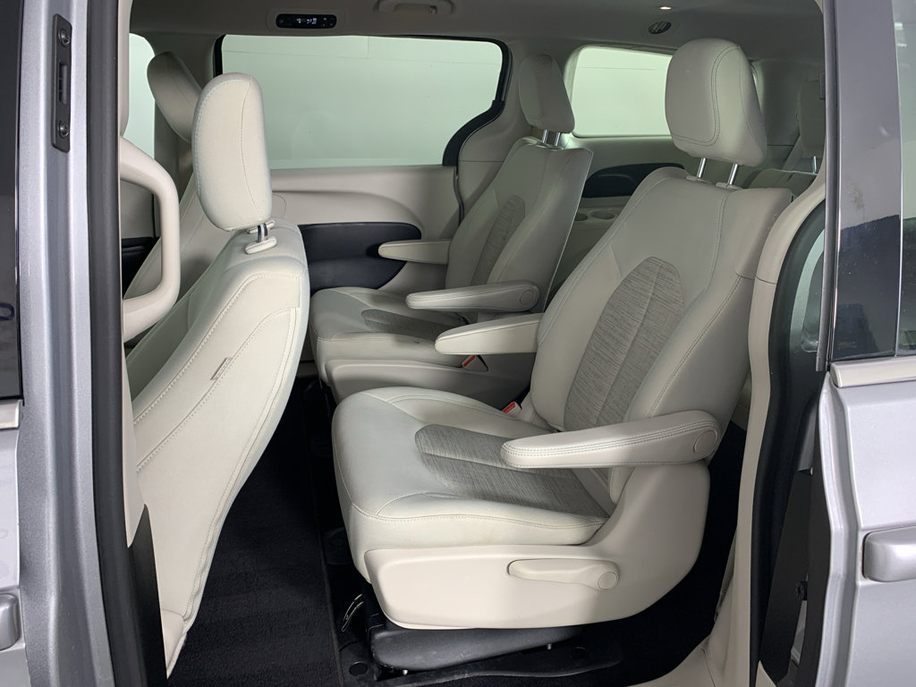 Used 2018 Chrysler Pacifica Touring Plus FWD image 30