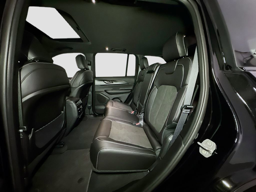 New 2025 Jeep Grand Cherokee Altitude AWD/4WD image 18