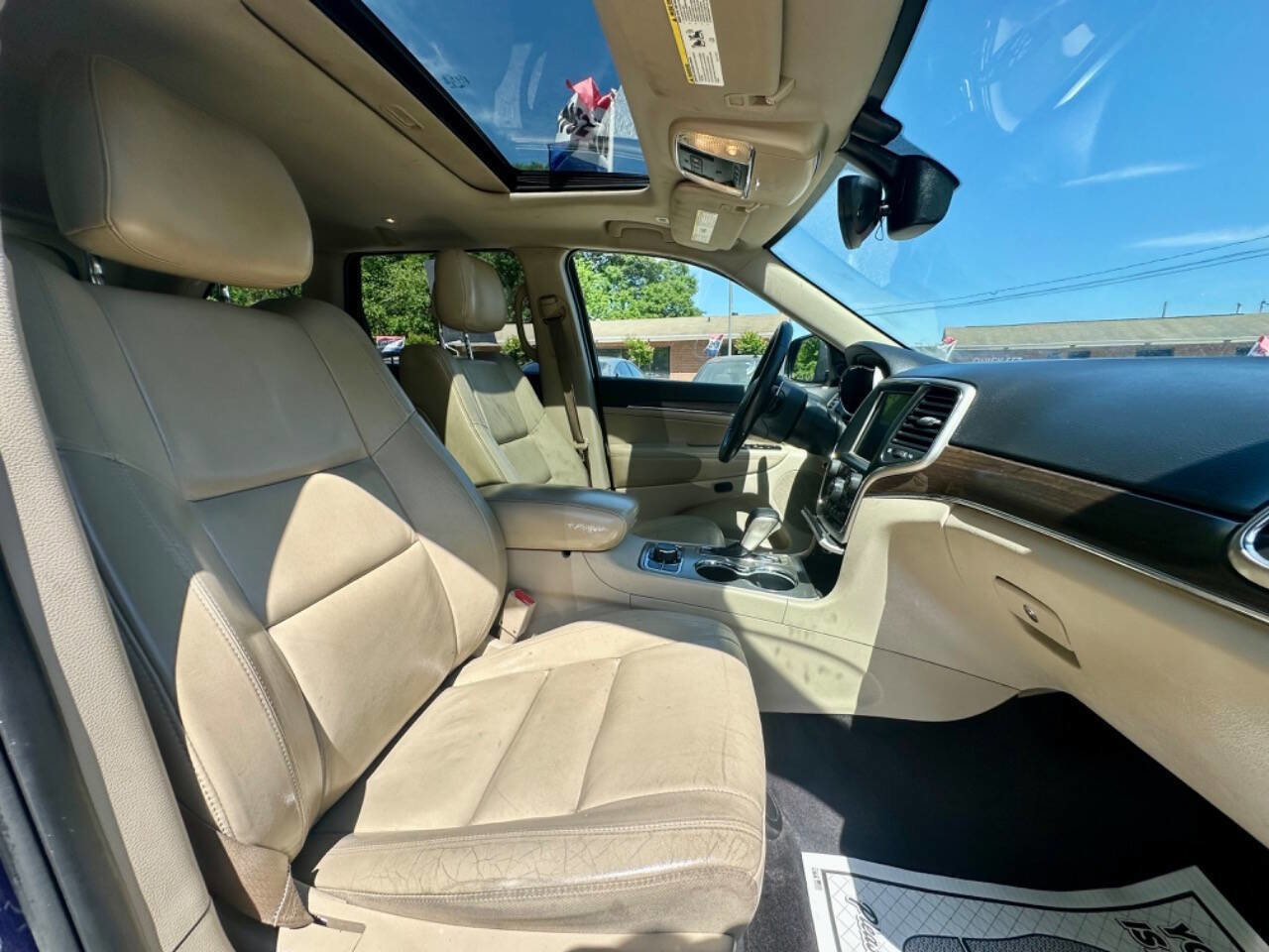 Used 2017 Jeep Grand Cherokee Limited AWD/4WD image 19