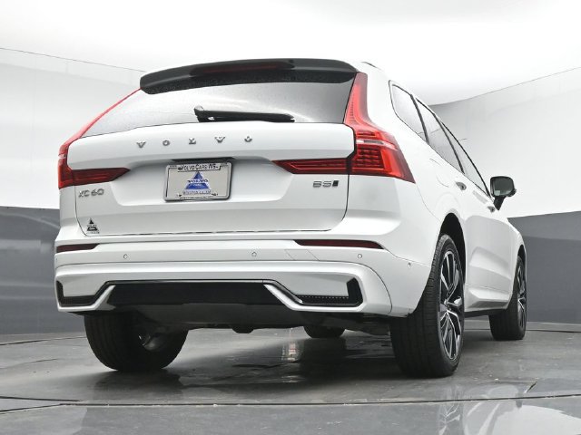 Used 2024 Volvo XC60 B5 Plus w/ Protection Package Premier AWD/4WD image 37