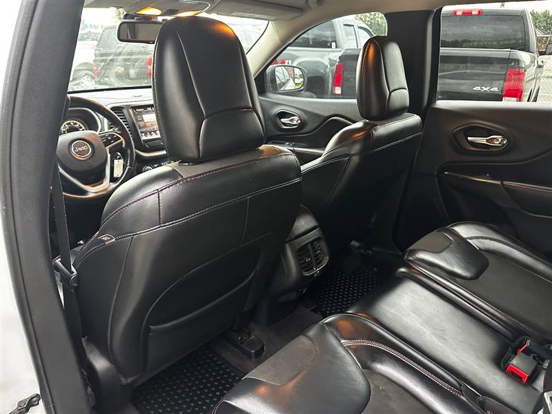 Used 2016 Jeep Cherokee Trailhawk AWD/4WD image 19