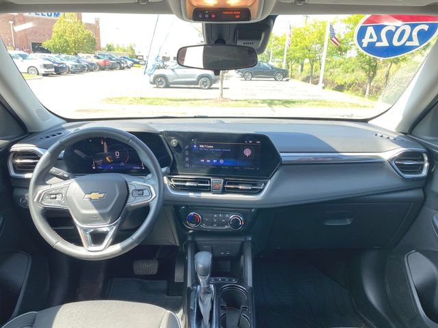 Used 2024 Chevrolet TrailBlazer LT w/ LT Cold Weather Package FWD image 19