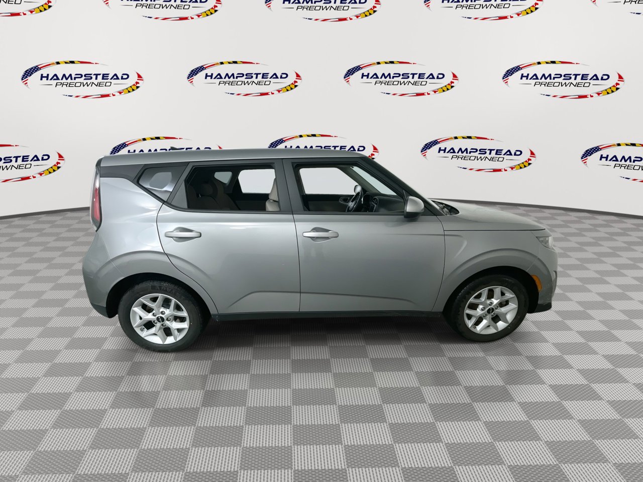 Used 2023 Kia Soul LX w/ LX Technology Package image 9