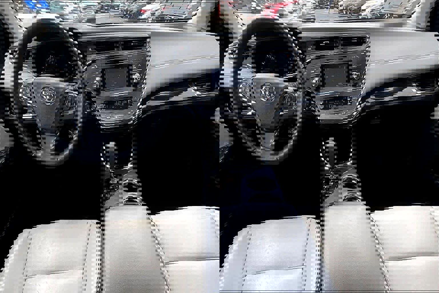 Used 2015 Toyota Avalon XLE image 16