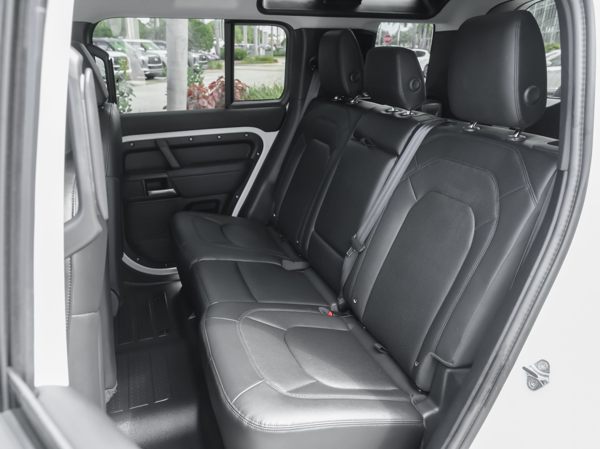 Used 2025 Land Rover Defender 110 S AWD/4WD image 34