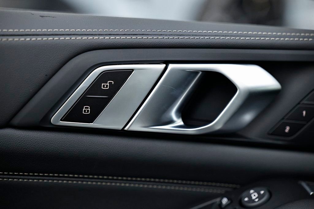 New 2026 BMW X5 xDrive40i w/ M Sport Package image 16